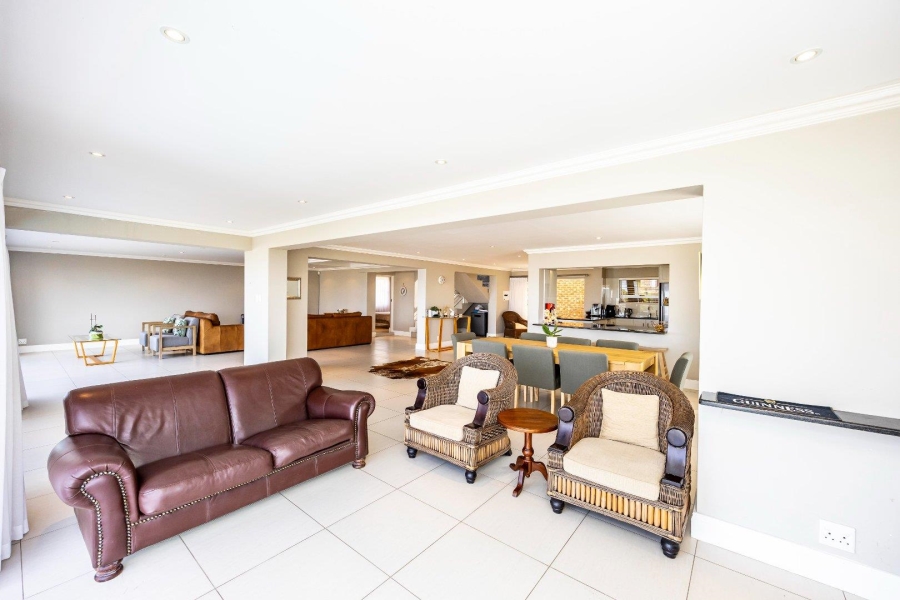 5 Bedroom Property for Sale in Winterstrand Eastern Cape